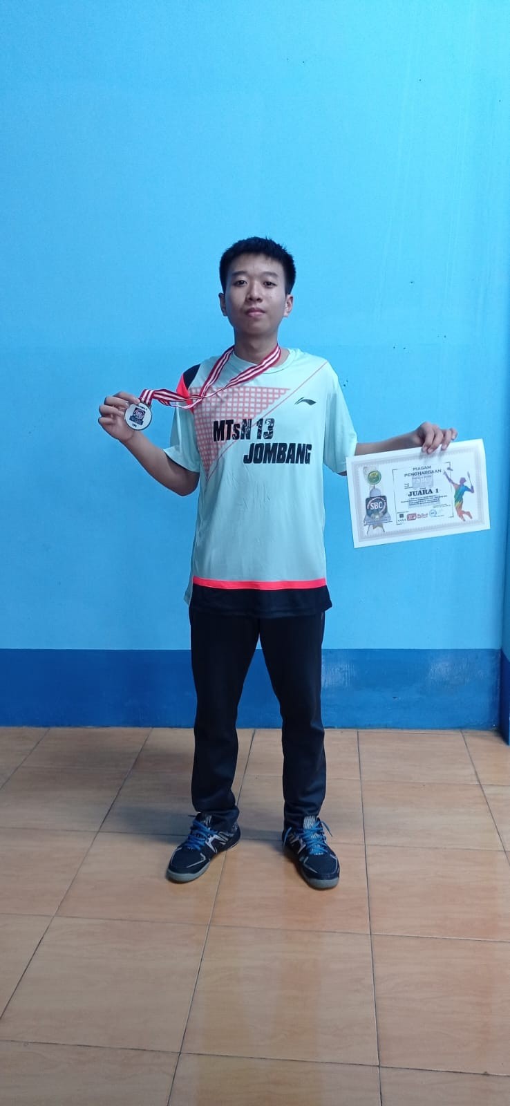 Foto_Dharma_Budi_S_Juara_1_Lomba_Badminton_Tingkat_Jawa_Timur.jpg